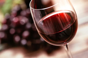 Rolgordijnen Rode wijn proeven © stokkete