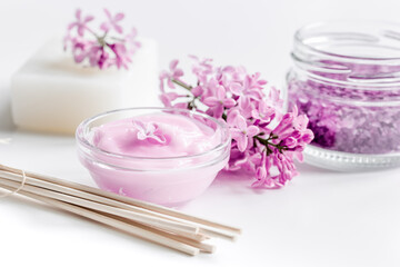 Obraz na płótnie Canvas lilac natural cosmetic set for spa with cream white table background