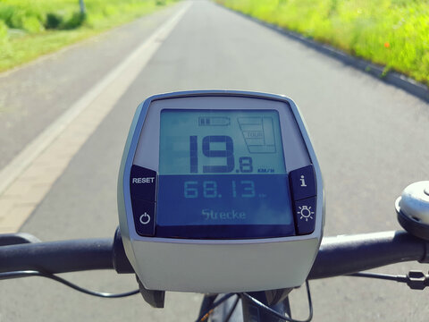 Fototapeta fahrendes Ebike, Pedelec
