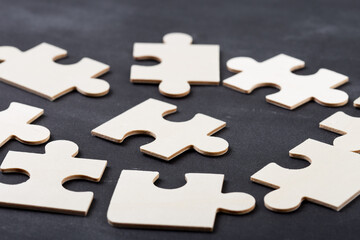 Obraz premium Business solution concept jigsaw on the blackboard