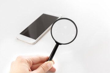 SMARTPHONE WITH MAGNIFYING GLASS