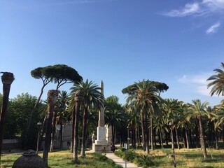 Fototapeta na wymiar Parco di Villa Torlonia con obelisco, Roma, Italia