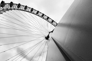 london eye on black and white picture seen from directly below