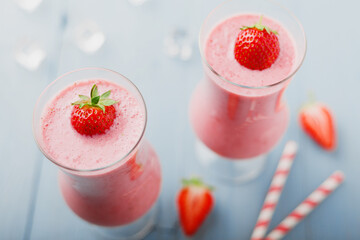 Delicious strawberry smoothie with milk, prepared with fresh strawberries.
