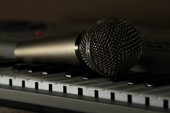 Music microphone and piano keys