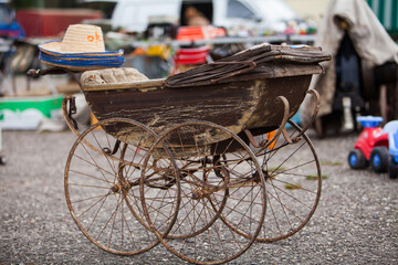 Fototapeta premium Alter Kinderwagen Antik