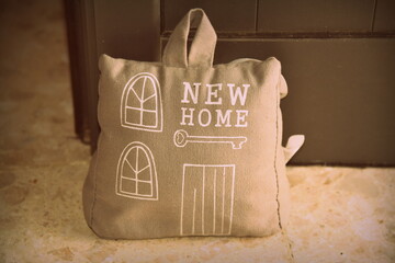 door stopper spelling 'new home'