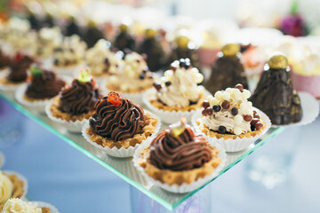 Baked baskets with chocolate cream stand on glass plate
