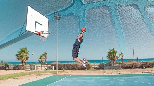 Basketball player dunking in parallax 3d effect