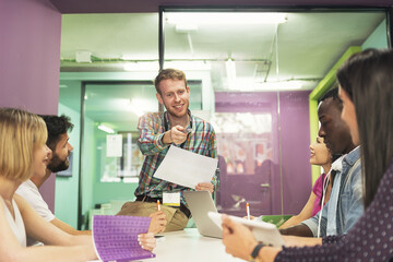 Obraz premium Teacher explaining the lesson to his students.