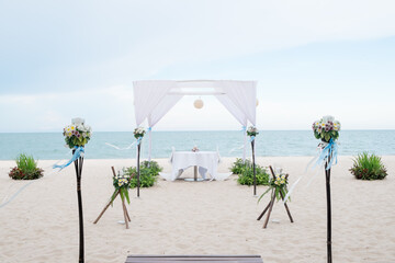 Ready romantic dinner on the beach © byjeng