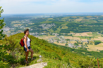Naklejka premium woman go hiking in the mountains