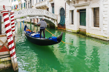 Fototapeta na wymiar Gondolier on the canals in Venice