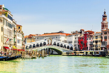 Rialto Bridge in Venice, Italy.Inscription in Italian: gondola