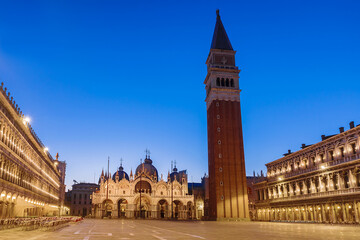 Naklejka premium Square of San Marco in Venice. Night view