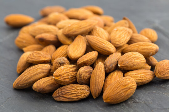 Obrazy (Amandes) — zdjęcia, wektory i wideo bez tantiem (3,439) | Adobe ...