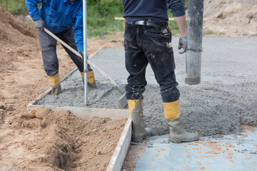 Betonanlieferung beim Hausbau