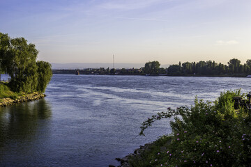 Hafeneinfahrt zum Winterhafen in Mainz am Rhein