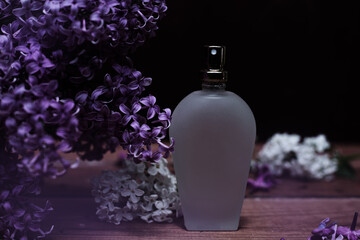Obraz na płótnie Canvas perfume bottle with flowers