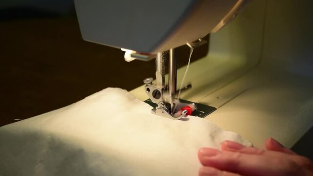 Sewing 0 hand guiding white fabric - zigzag stitch