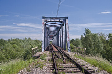 railway bridge, tracks © amadeusz