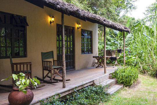 Fototapeta Hat with thatched straw roof in somewhere  Tanzania    Africa 