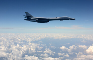 Fototapeta na wymiar Heavy bomber in flight