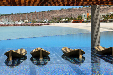 Obraz premium three beds in a pool