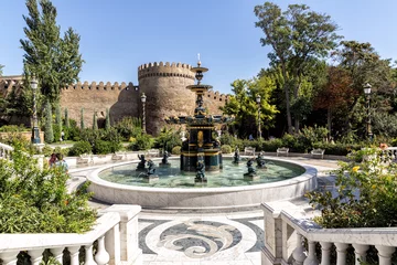 Photo sur Plexiglas Fontaine Philharmonic Fountain Park near the Old City in Baku, Azerbaijan.
