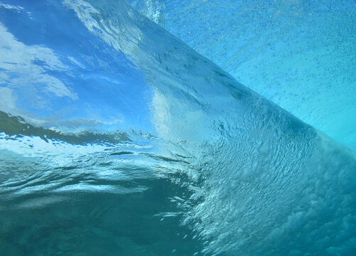 vision d'une vague sous l'eau © bru