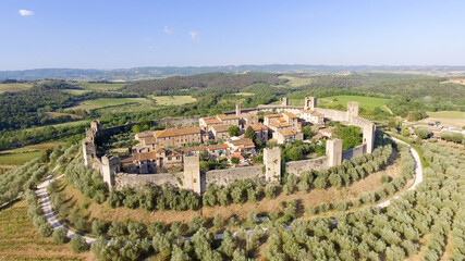 Beautiul aerial view of Monteriggioni, Tuscany medieval town on the hill - obrazy, fototapety, plakaty