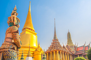 Naklejka premium Wat Phra Kaew, Temple of the Emerald Buddha at Royal Grand Palace Bangkok, Asia Thailand.