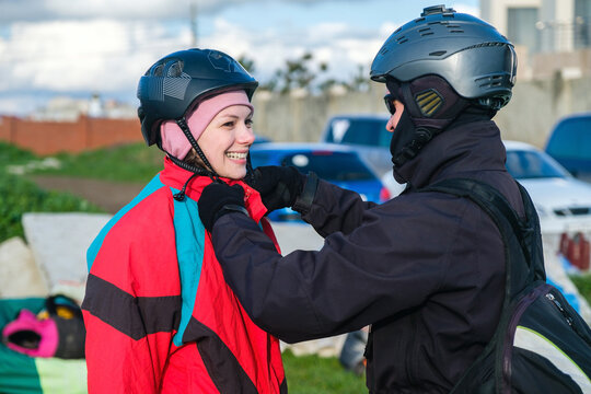 Preparation of tandem paraglider for the first flight