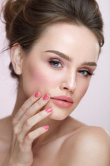 Naklejka premium Beauty Makeup. Closeup Female With Natural Makeup And Pink Nails