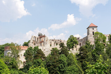 Fototapeta premium The 14th century Tenczyn Castle, situated in the village of Rudno (Poland), on the Tenczyn Prominence. The Rudno Landscape Park.