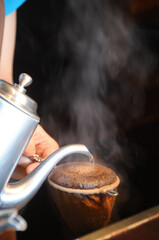 コーヒードリップ／布フィルターを使って丁寧にコーヒを抽出