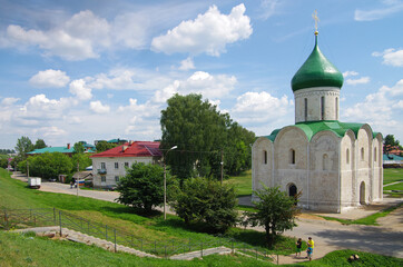 Fototapeta na wymiar PERESLAVL-ZALESSKIY, RUSSIA - July, 2016: Spaso-Preobrazhensky Cathedral in summer day