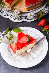 Strawberry-cream-cake