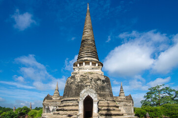 Fototapeta premium AYUTTHAYA, THAILAND - August, 2016: Ayutthaya Historical Park, Phra Nakhon Si Ayutthaya. Temple Pagoda in Ayutthaya of Thailand