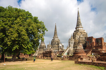 Fototapeta premium AYUTTHAYA, THAILAND - August, 2016: Ayutthaya Historical Park, Phra Nakhon Si Ayutthaya. Temple Pagoda in Ayutthaya of Thailand