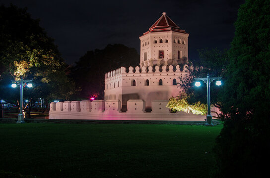 BANGKOK, THAILAND - August, 2016: Phra Sumen Fort at night, Bangkok, Thailand