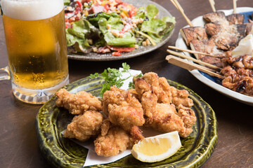 生ビールと居酒屋メニュー