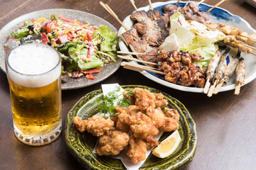 生ビールと居酒屋メニュー