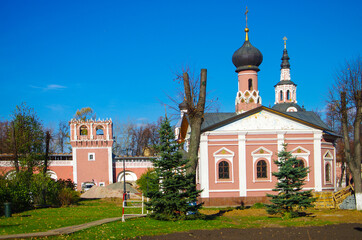  Donskoy Monastery  is a major monastery in Moscow