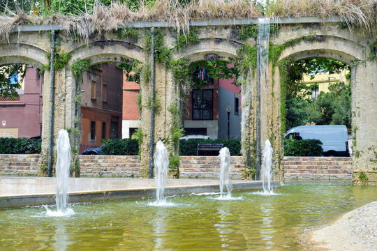 Acueductos antiguo en parque p&uacute;blico
