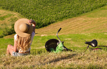 Ragazza in campagna