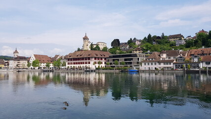 Fototapeta premium Blick über den Rhein zur Altstadt von Schaffhausen
