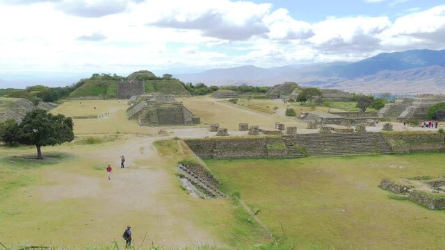 モンテ・アルバン古代遺跡