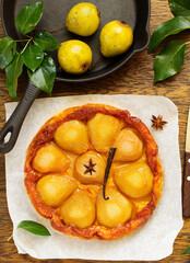 Pear tart Tatin with caramel.