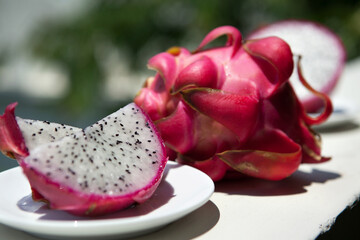 Созревший фрукт питайи.